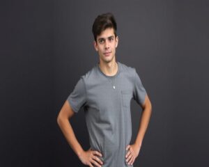 outdoor senior picture poses for guys