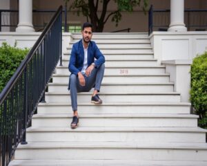 outdoor senior picture poses for guys